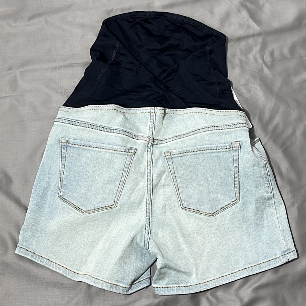 Ingrid & Isabel Materniy Midi Shorts Light Blue Distressed Stretch (M9PX0X) - Picture 2 of 2